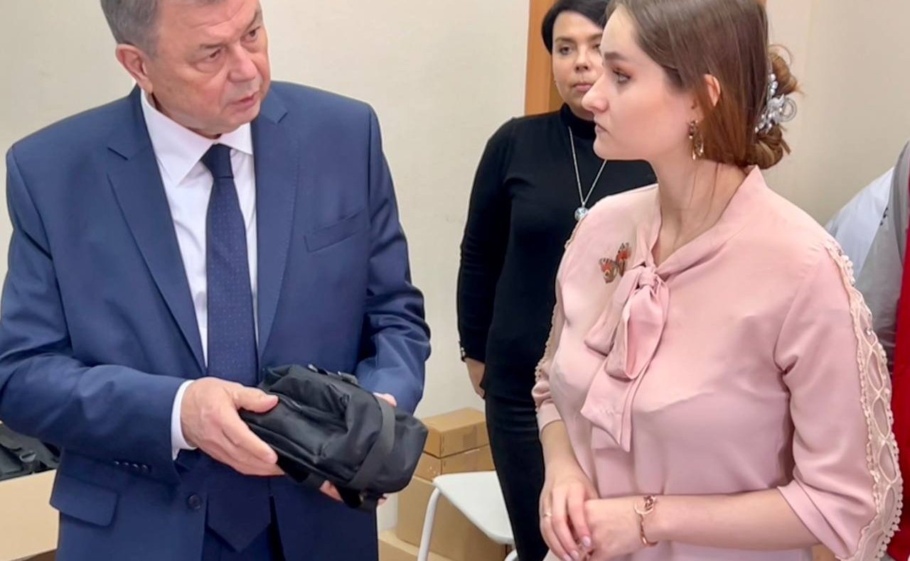 Анатолий Артамонов посетил завод «Калугаприбор», провел встречи с руководством ТПП Калужской области и волонтерами