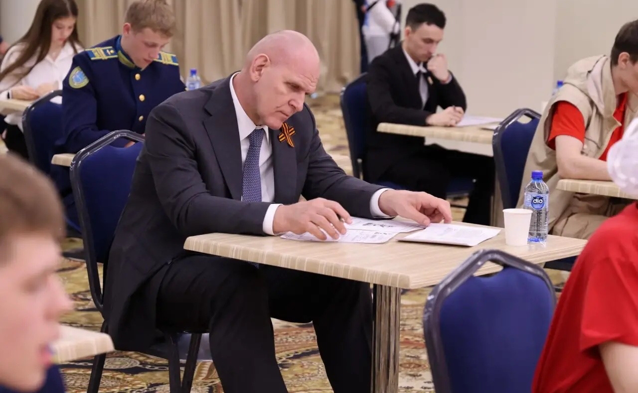 Александр Карелин принял участие в патриотической акции «Диктант Победы» в Новосибирской области