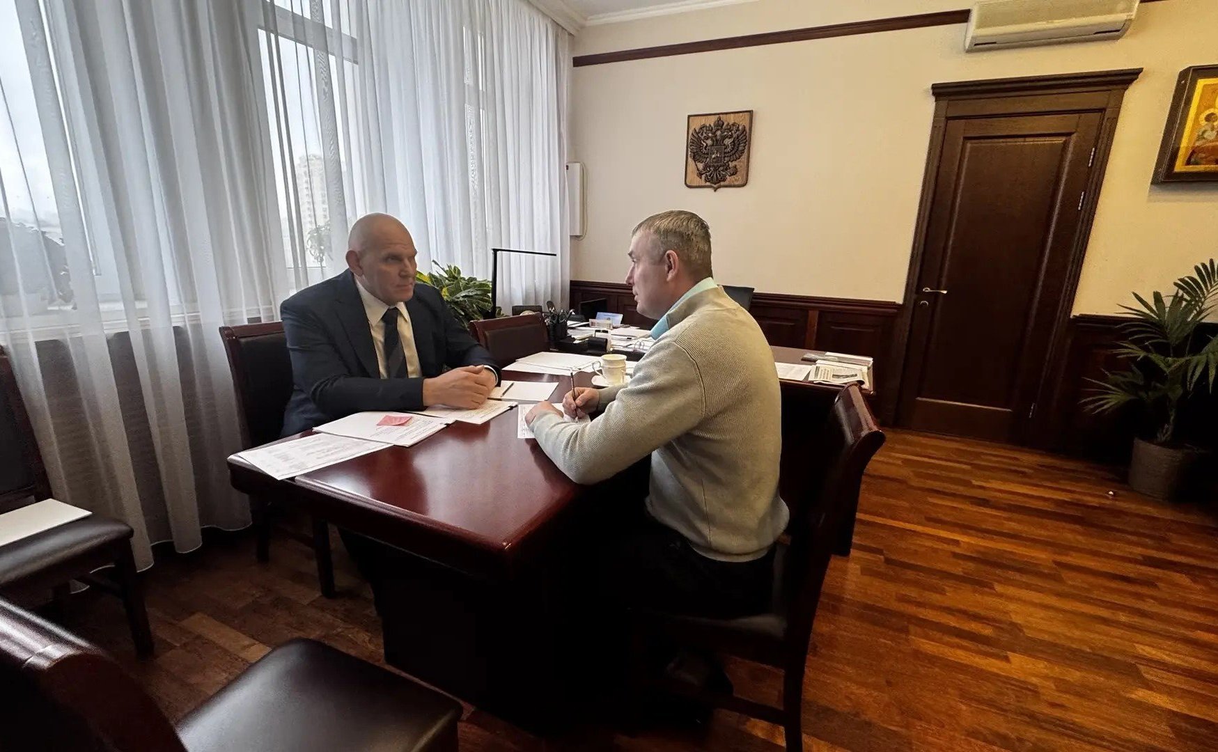 Александр Карелин провел личный прием граждан в Новосибирске