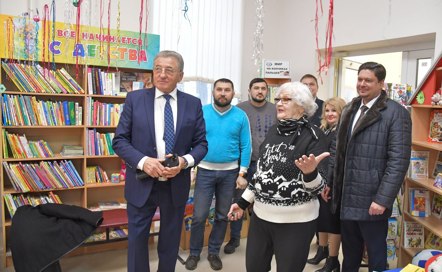 Сергей Лукин посетил городскую детскую библиотеку имени С.Я. Маршака