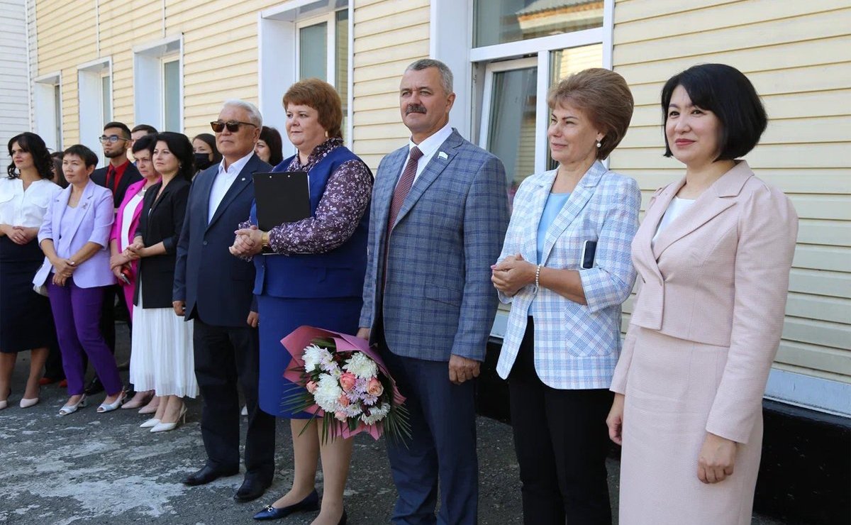 Татьяна Гигель приняла участие в торжественной линейке в республиканском классическом лицее, посвященной Дню знаний