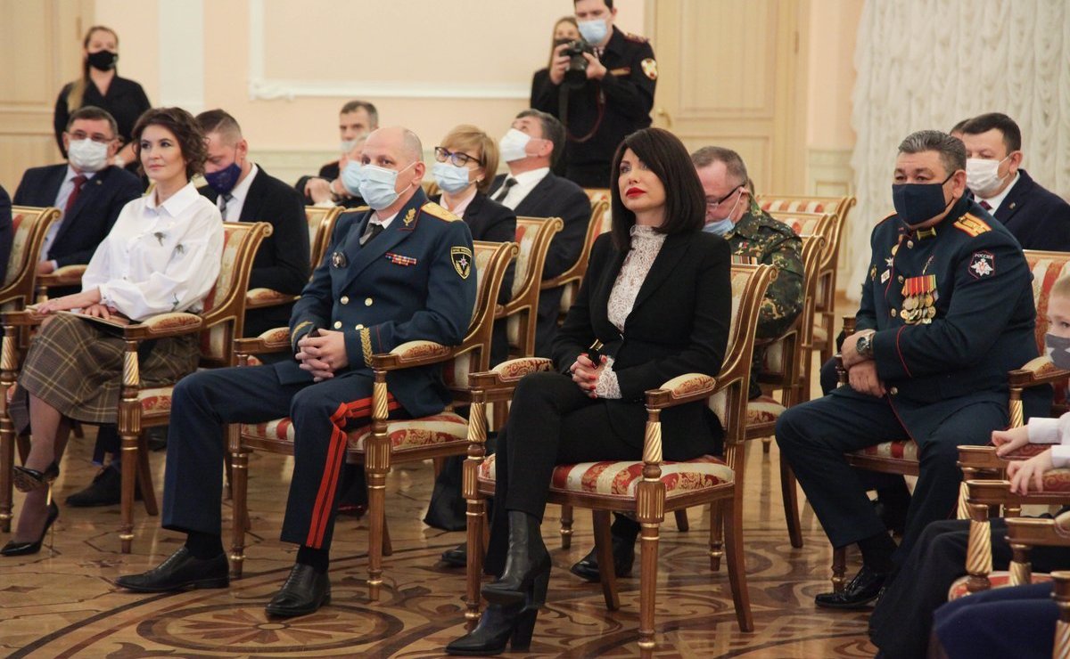 Маргарита Павлова и Олег Цепкин наградили детей-героев, проявивших личное мужество в экстремальных ситуациях, медалями Совета Федерации
