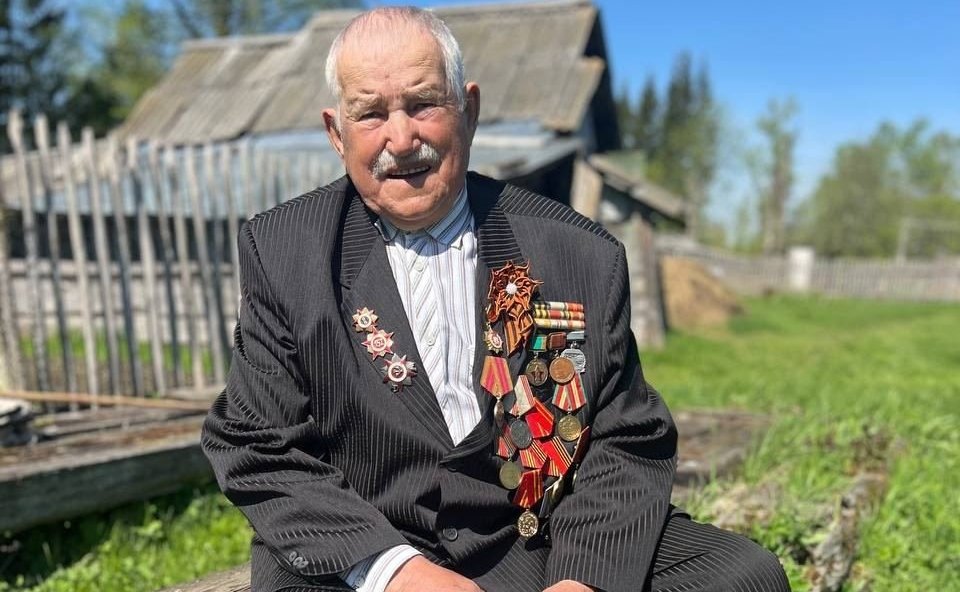 Руслан Смашнёв поздравил ветеранов из Смоленской области с Днём Победы