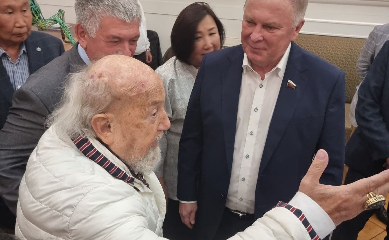 Вячеслав Наговицын принял участие в торжественном открытии выставки «Художники Бурятии. Российская академия художеств»