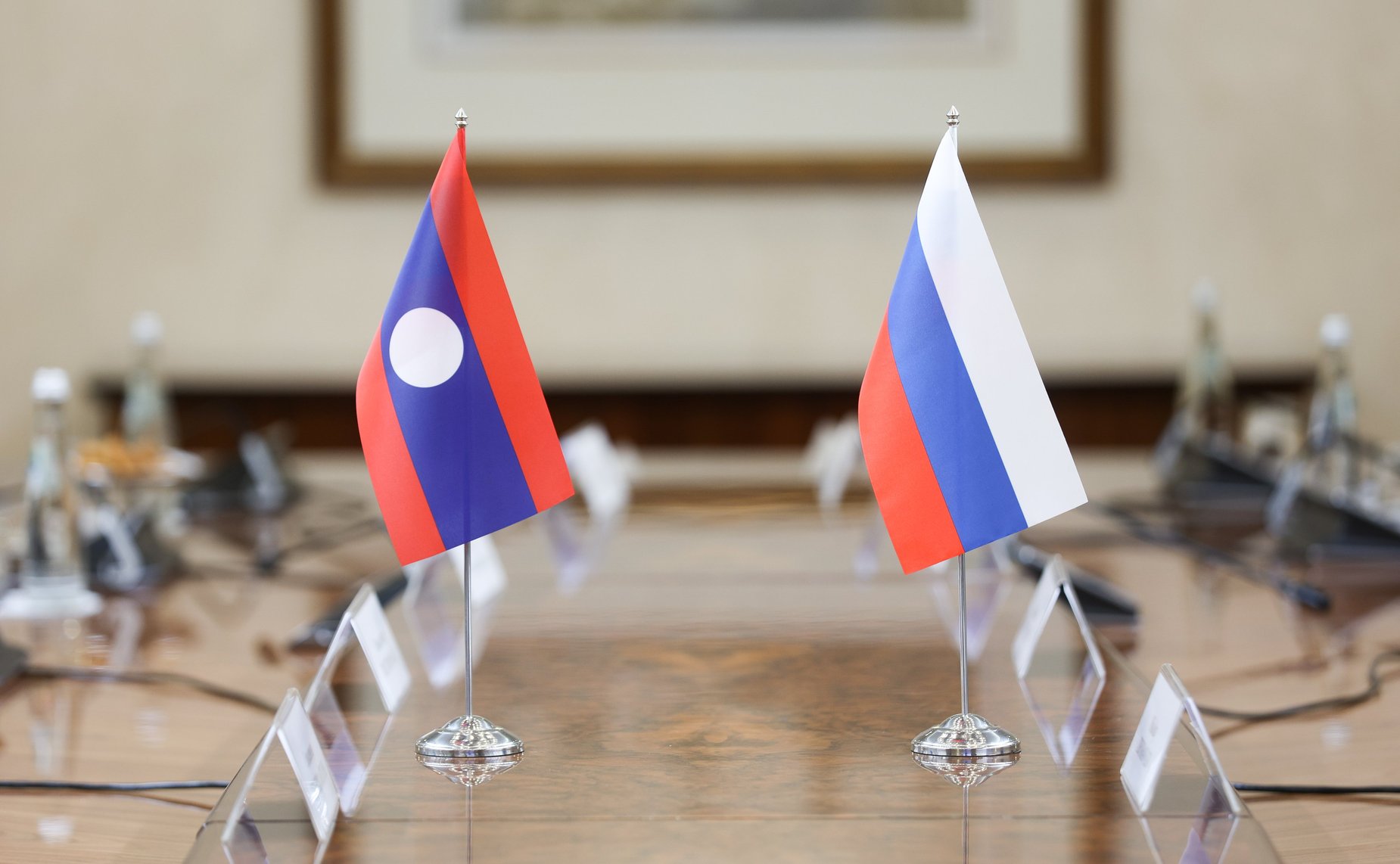 Встреча Николая Журавлева с членом Политбюро Народно-революционной партии Лаоса, Председателем Центрального комитета Лаосского фронта национального развития