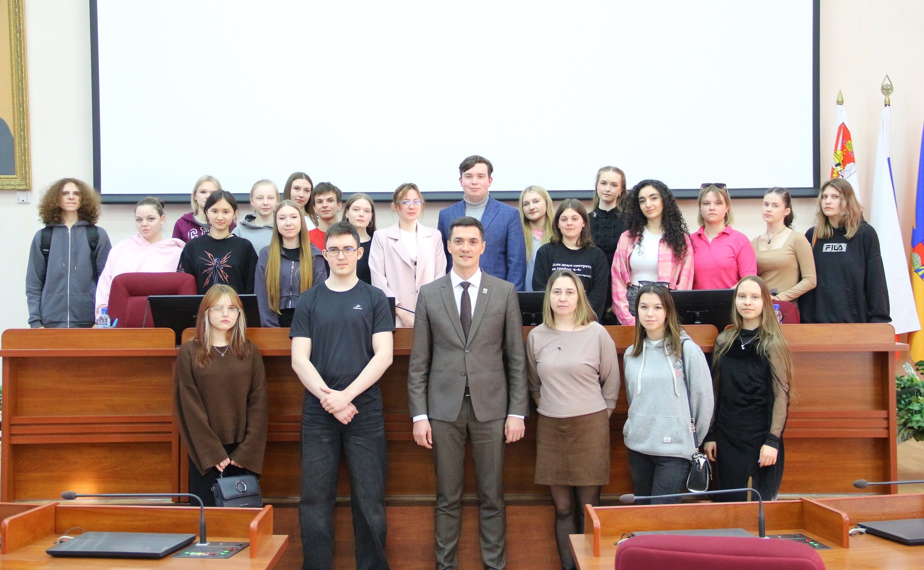 Роман Маслов вместе с Молодежным парламентом города Череповца и АНО «Наука любви к Отечеству» дал старт новому образовательному проекту «История без вымысла», направленному на сохранение истории нашей страны