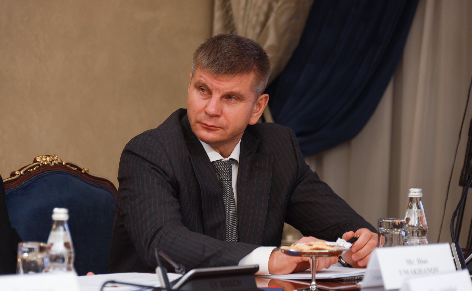 Геннадий Голов