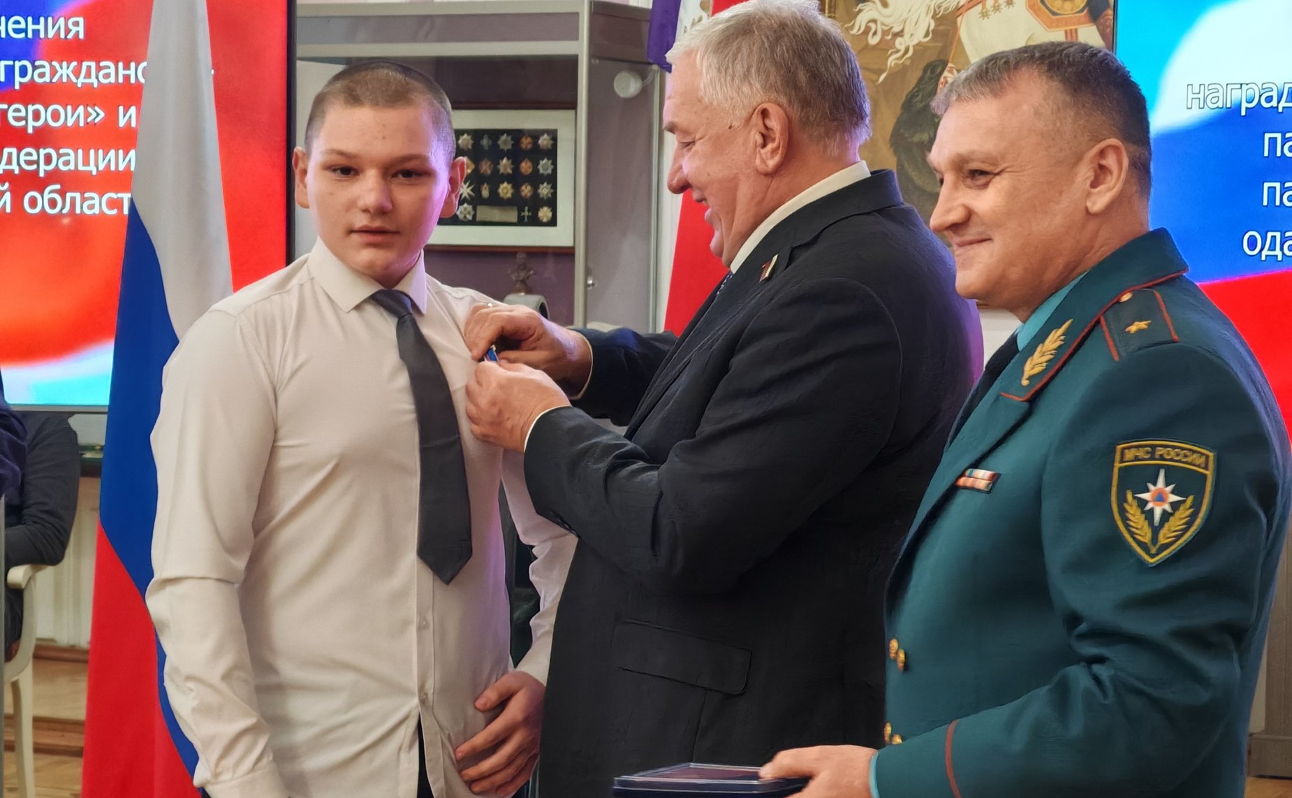 Михаил Белоусов и Александр Никитин наградили юных героев Тамбовщины памятными медалями Совета Федерации в рамках проведения Всероссийского гражданско-патриотического проекта «Дети-герои»