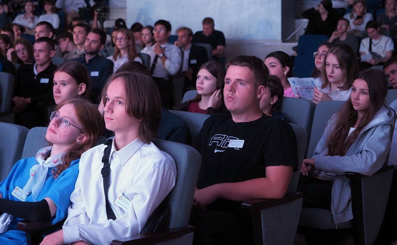 На форуме «КомандАгро – 40» Анатолий Артамонов рассказал о масштабной государственной поддержке аграриев и социальных преобразованиях на селе