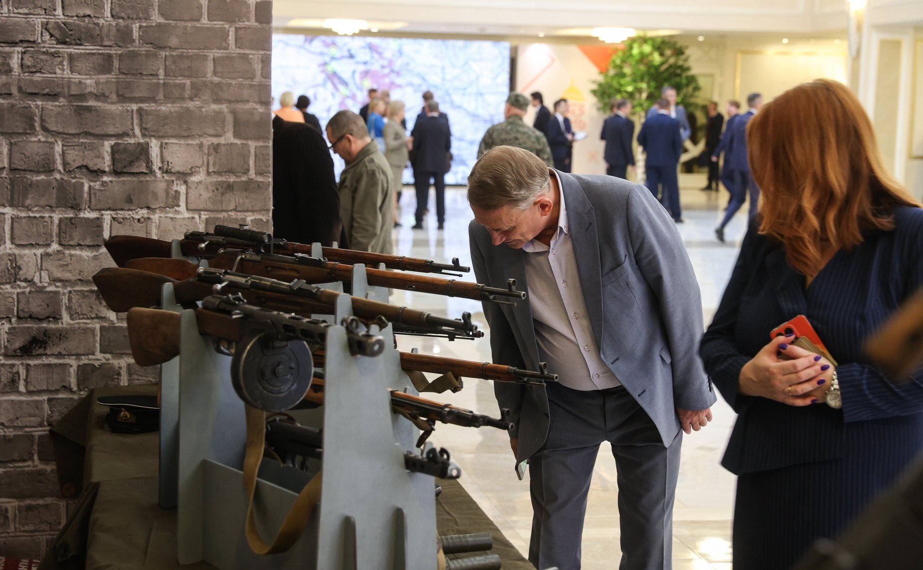 Юрий Воробьев и Дмитрий Василенко открыли в Совете Федерации выставку «Невыученные уроки истории. Связь времен. Пропаганда ненависти»