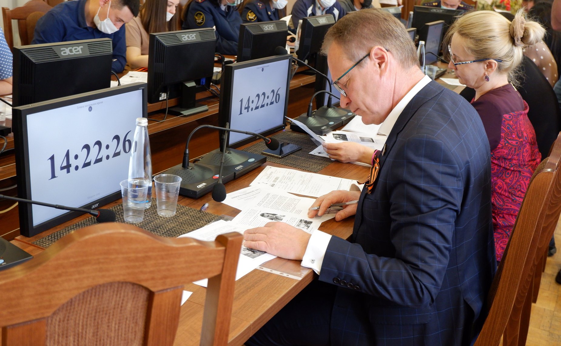 Александр Башкин принял участие в «Диктанте Победы» в читальном зале Астраханской областной научной библиотеки имени Н.К. Крупской