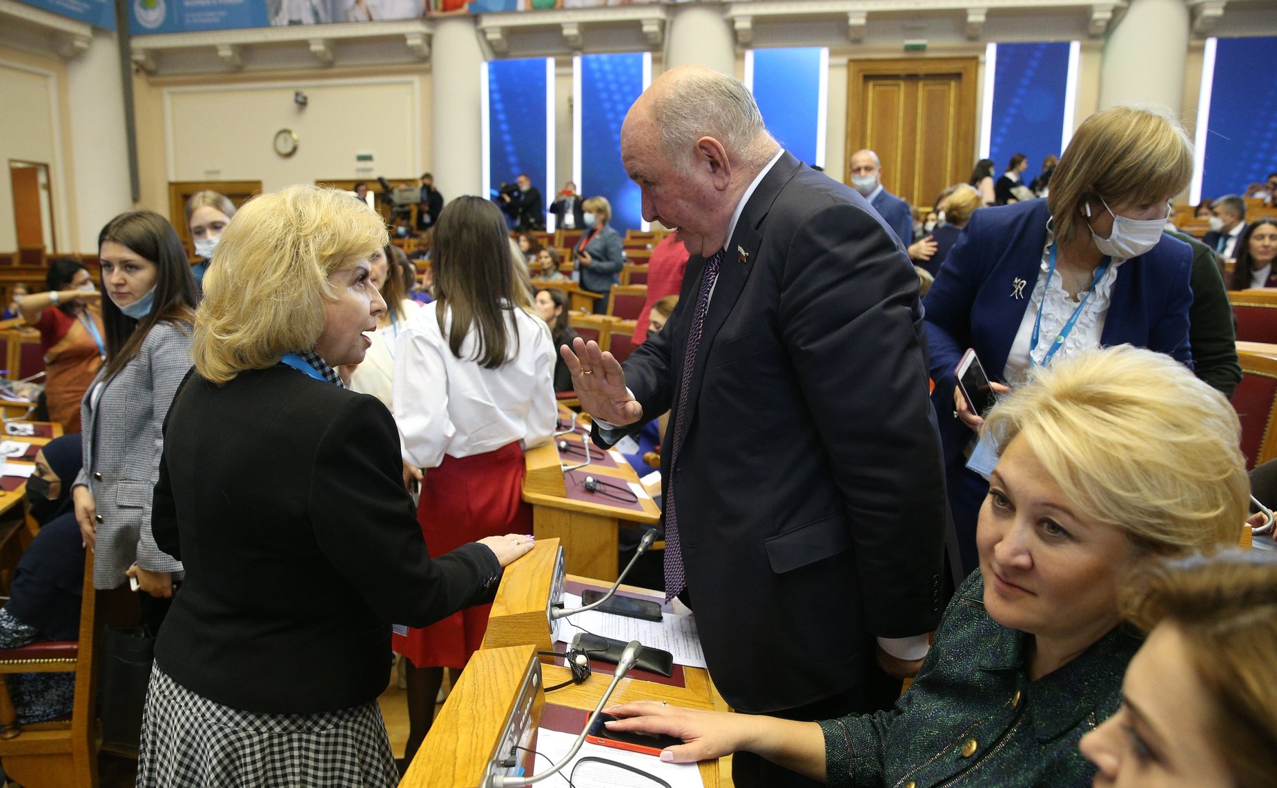 Пленарная сессия Третьего Евразийского женского форума