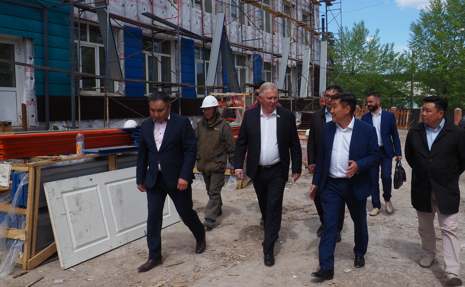 Вячеслав Наговицын ознакомился с ходом капитального ремонта образовательных учреждений региона