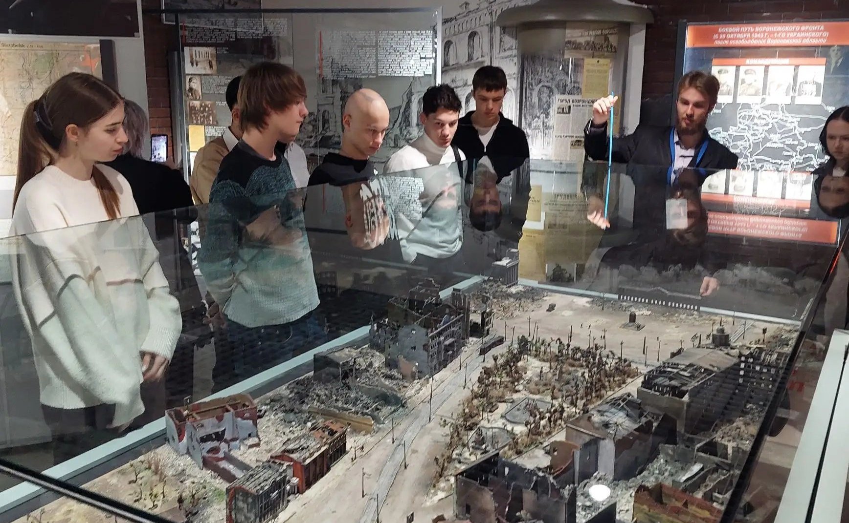 При поддержке Владимира Нетёсова обучающиеся 10-го и 11-го класса МБОУ СОШ № 91 приняли участие в уроке мужества, посвященном 83-годовщине освобождения города Воронежа от фашистских захватчиков