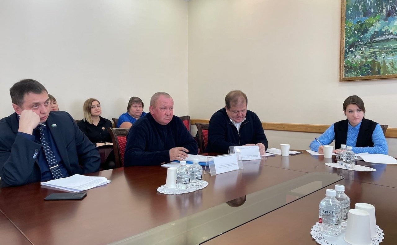 Сергей Безденежных провел встречу с руководством Министерства здравоохранения Хабаровского края и «Дальневосточного центра лекарственного обеспечения и координации деятельности медицинских организаций» (»ДВЦЛО И КДМО») Хабаровского края