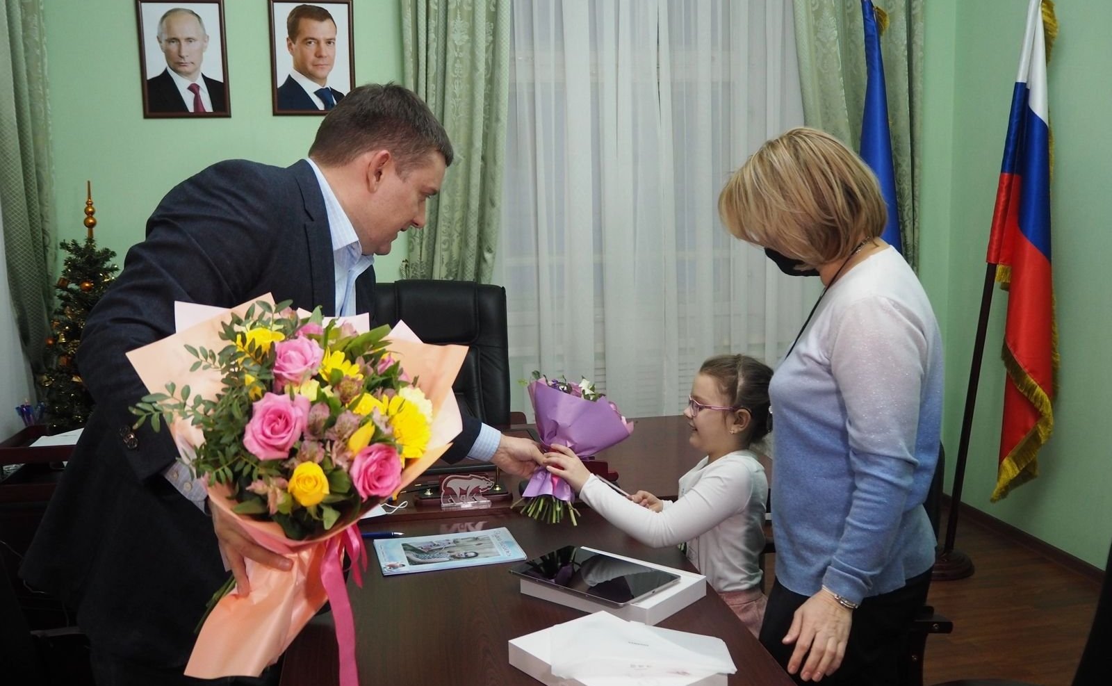 Николай Журавлев принял участие в ежегодной Всероссийской акции «Елка желаний» и осуществил новогодние мечты двух юных костромичек