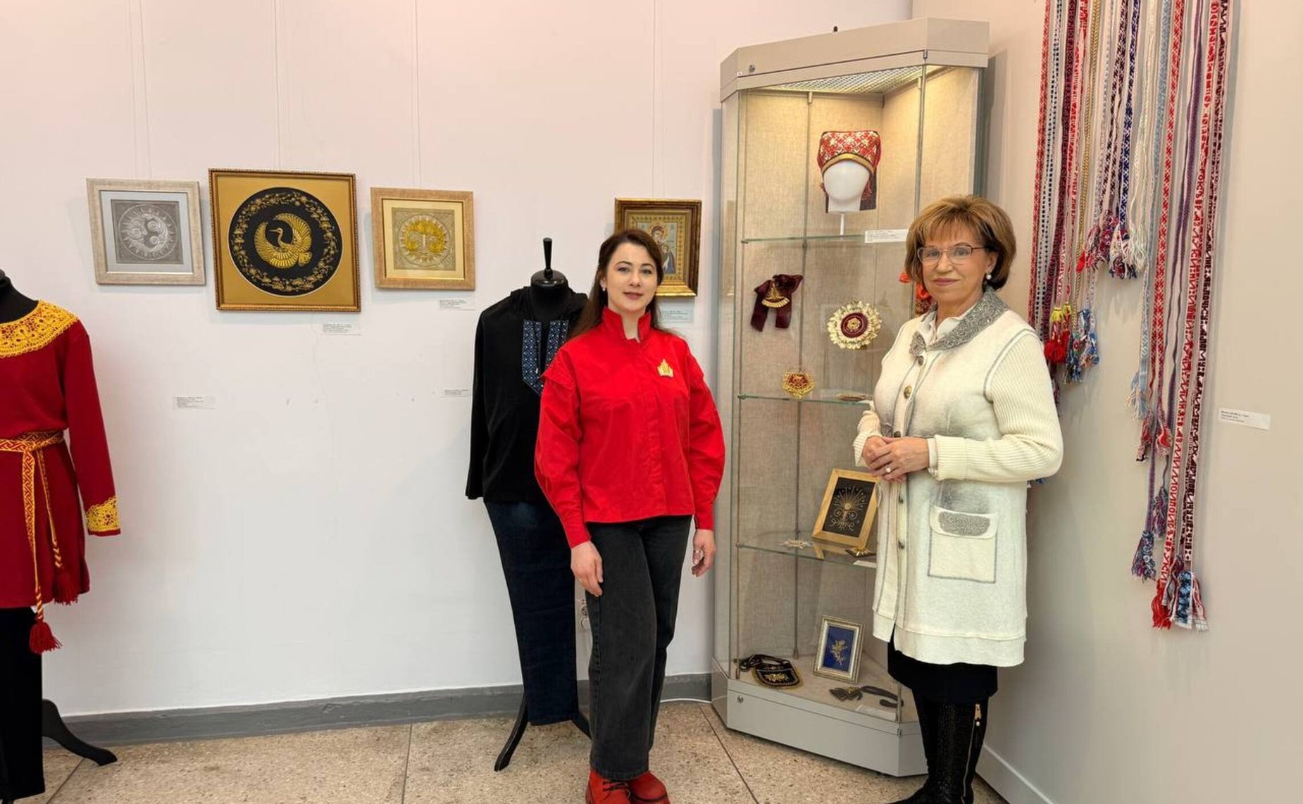 Людмила Скаковская посетила выставку работ победителей регионального конкурса мастеров-любителей декоративно-прикладного искусства «Губерния мастеровая»