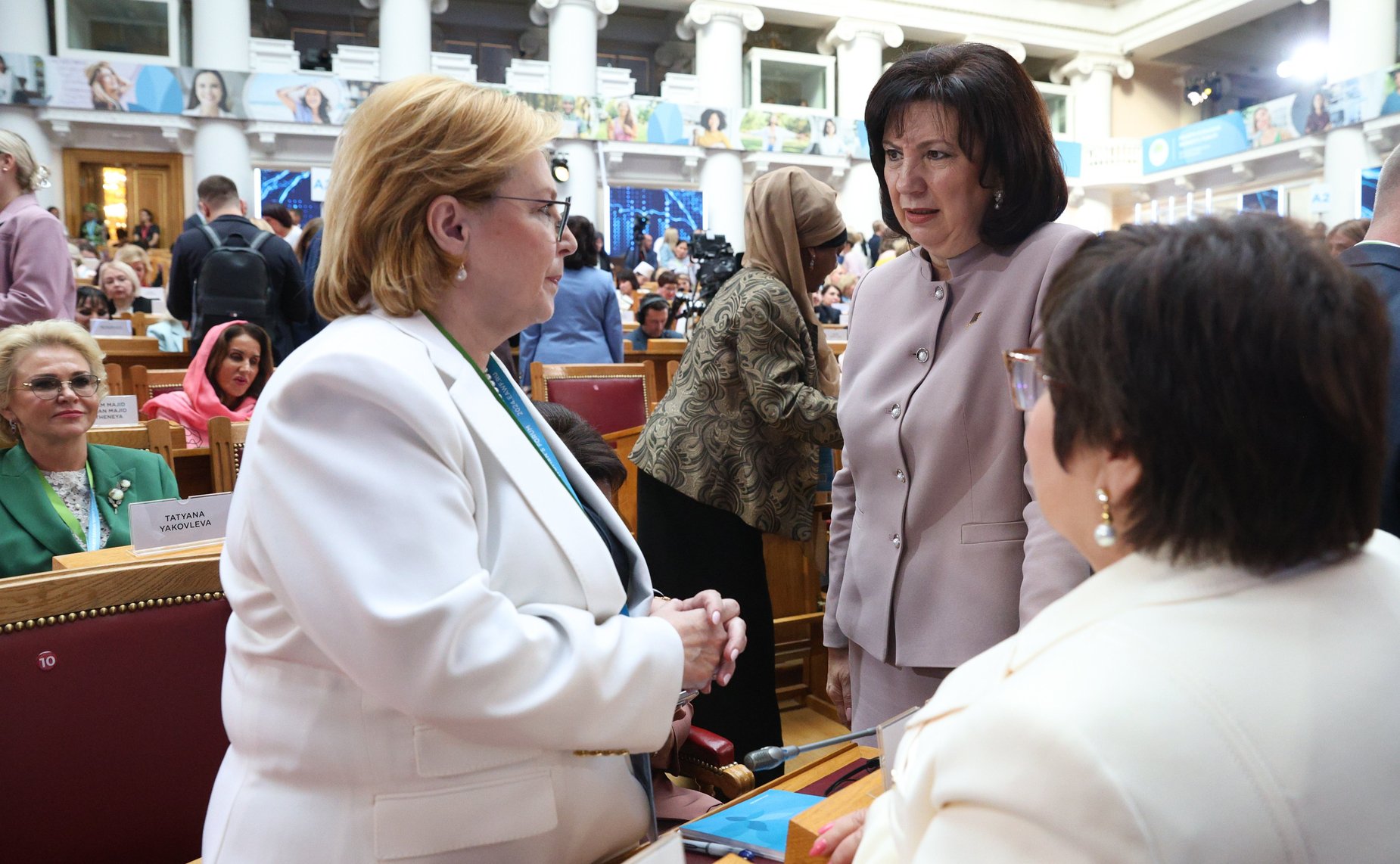 Пленарное заседание IV Евразийского женского форума «Женщины за укрепление доверия и глобальное сотрудничество»