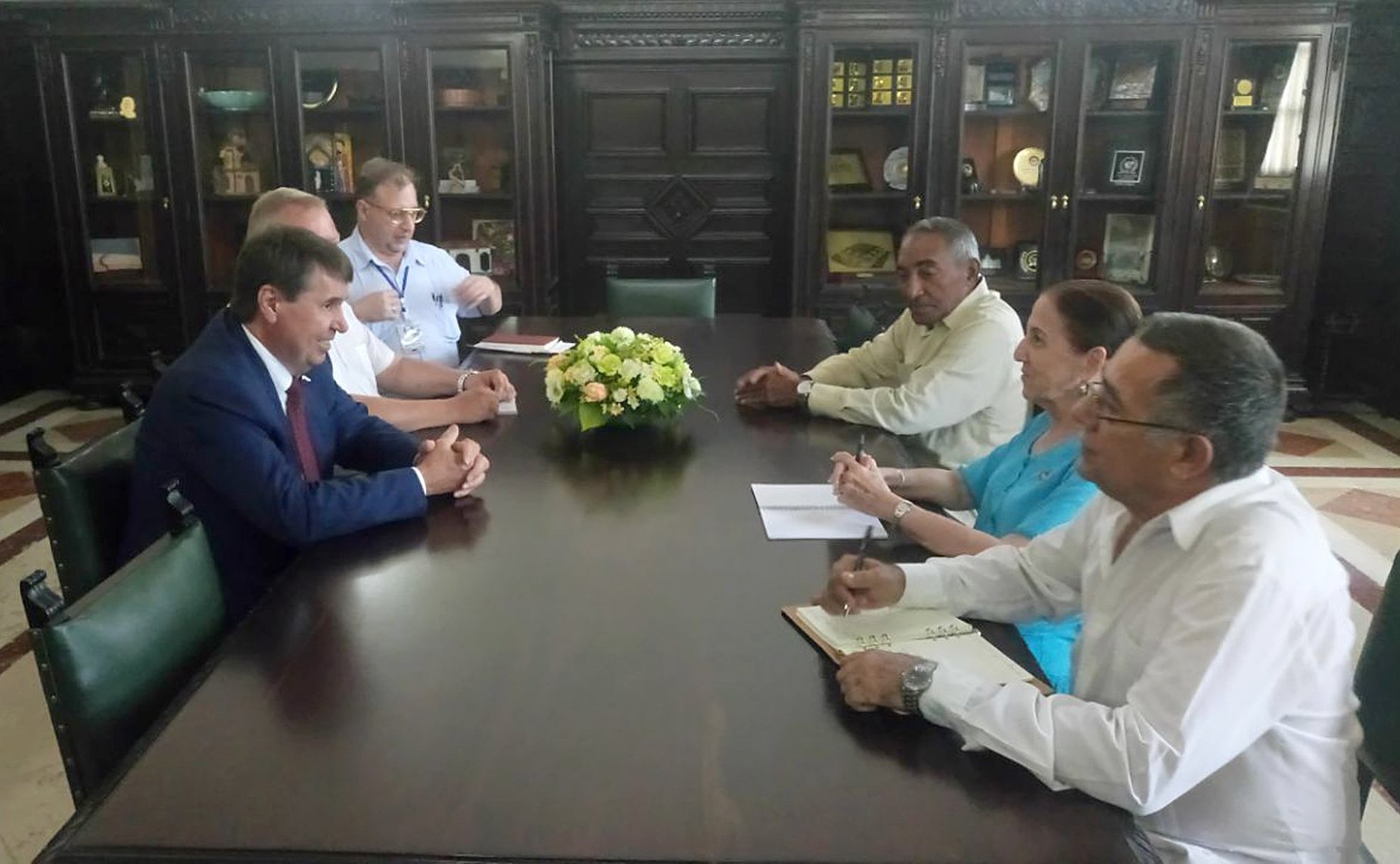 Встреча С. Цекова с председателем Комитета по международным делам Национальной ассамблеи народной власти Кубы