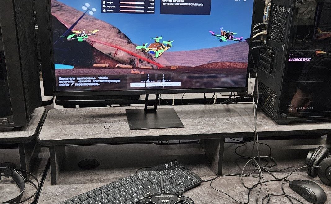 Владимир Городецкий посетил Федерацию гонок дронов в Новосибирской области