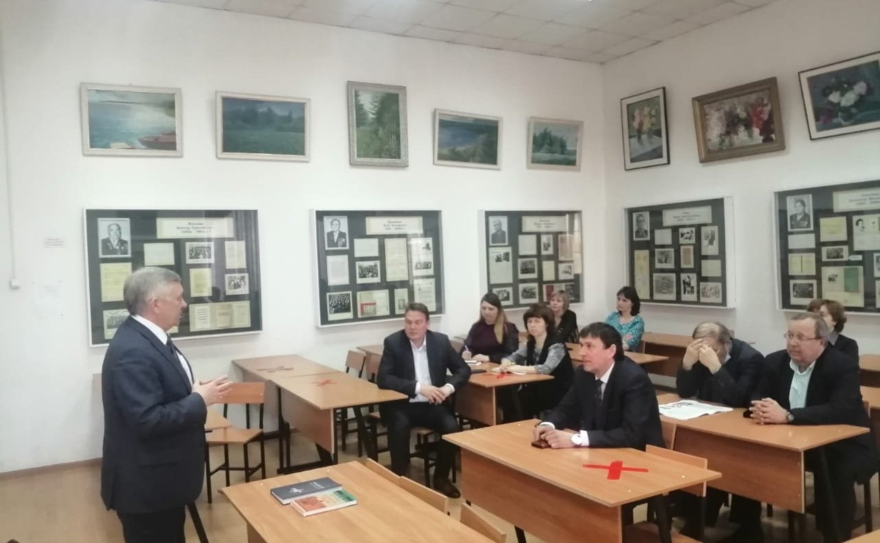 Сергей Михайлов провел рабочее совещание с педагогическим научным сообществом Читы по созданию единого учебника для казачьего образования