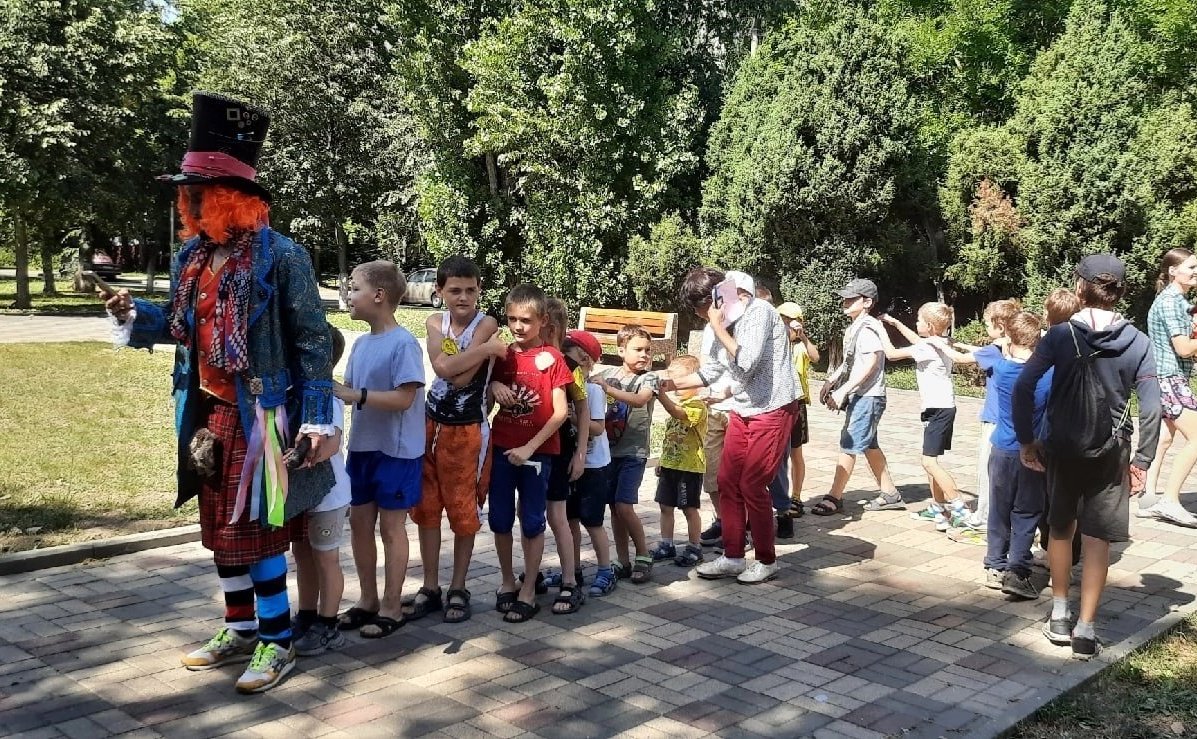 Александр Брыксин помог курской «Социальной гостиной» в приобретении канцтоваров для детей