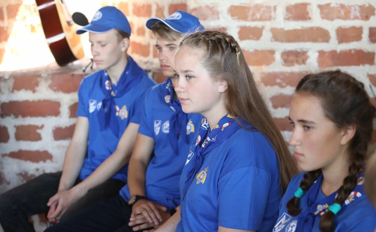 Юрий Воробьев встретился с воспитанниками Молодежного клуба Русского географического общества «Корабелы Прионежья» — участниками водного этапа экспедиции «Вместе по Русскому Северу»