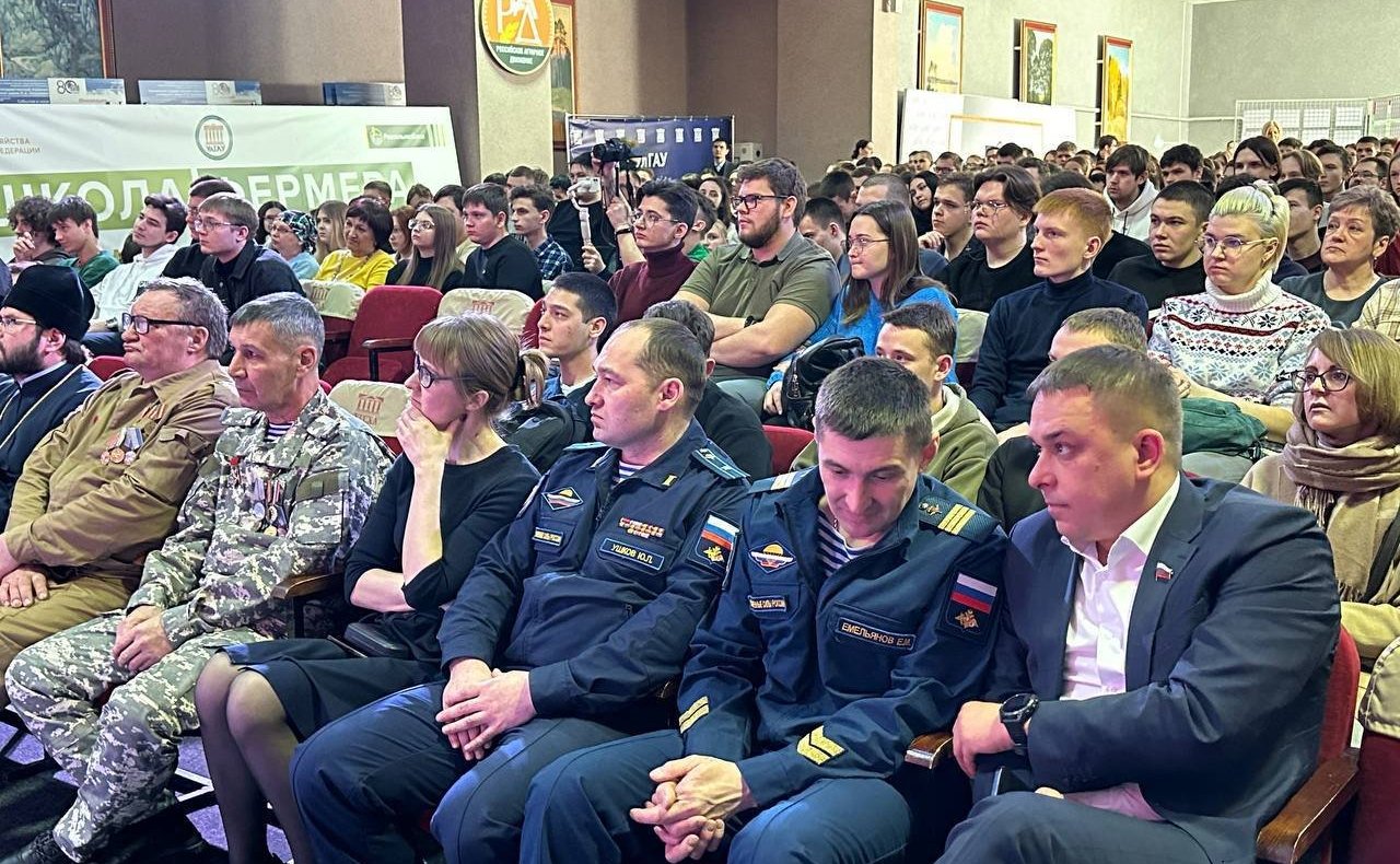 Айрат Гибатдинов провёл встречу со студентами экономического факультета Ульяновского государственного аграрного университета