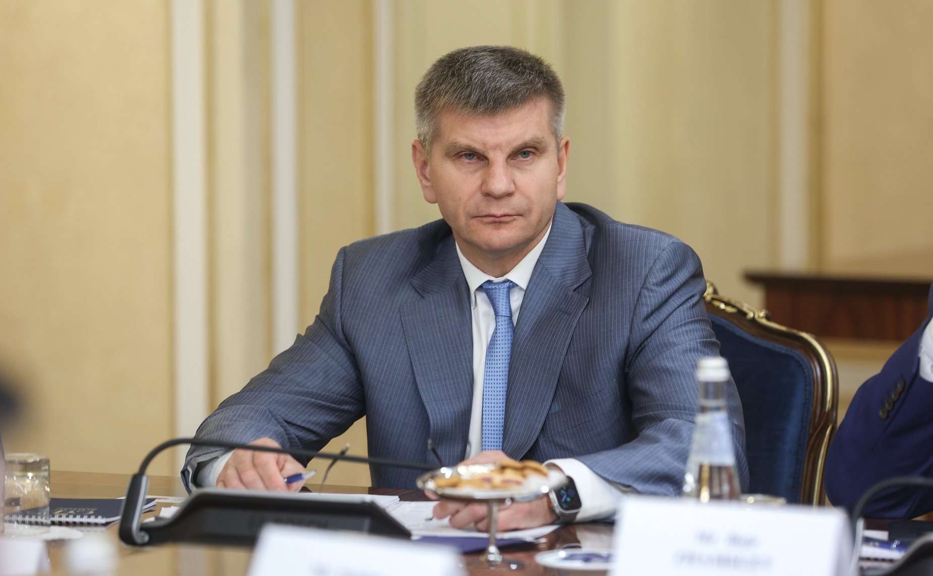 Геннадий Голов