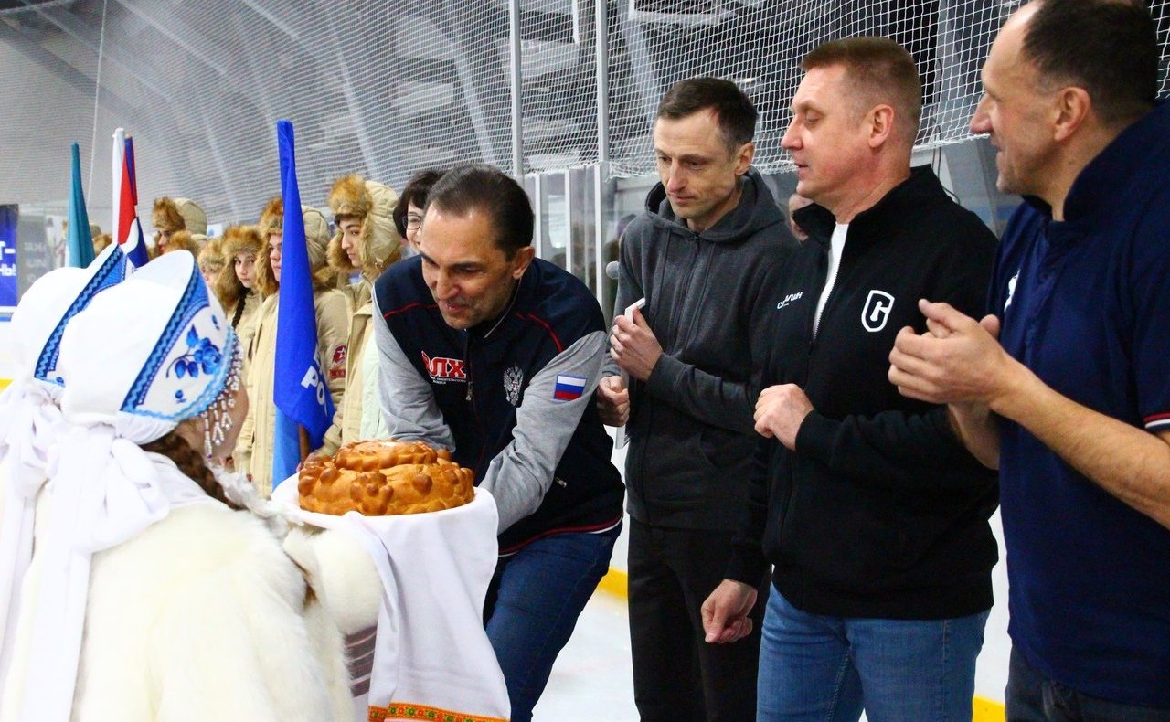 Андрей Хапочкин выступил на торжественном открытии турнира дворовых команд по хоккею с шайбой