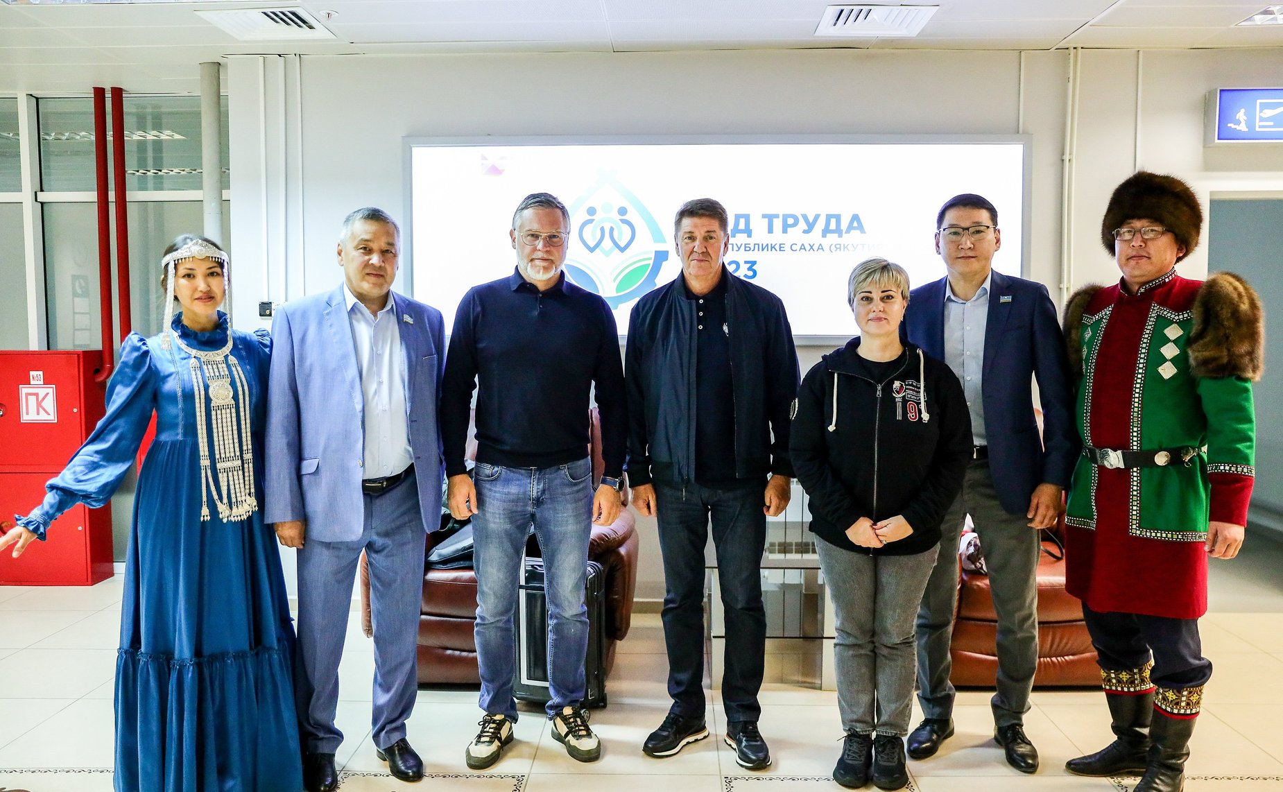 Сенаторы РФ в рамках выездного совещания Комитета СФ по федеративному устройству, региональной политике, местному самоуправлению и делам Севера посетили аэропорт