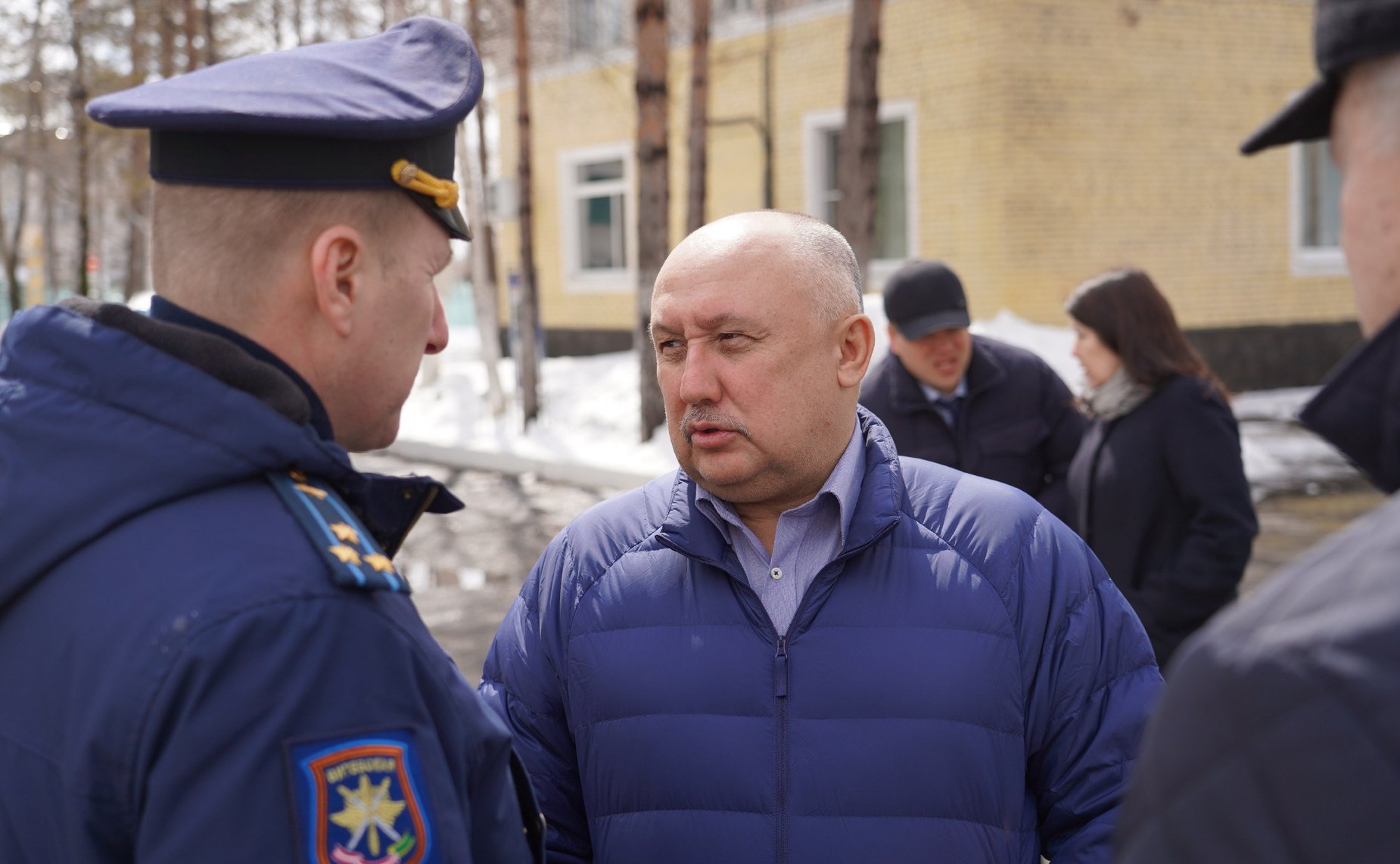 Андрей Базилевский в рамках работы в регионе побывал в Комсомольском муниципальном районе, где посетил одну из войсковых частей Восточного военного округа