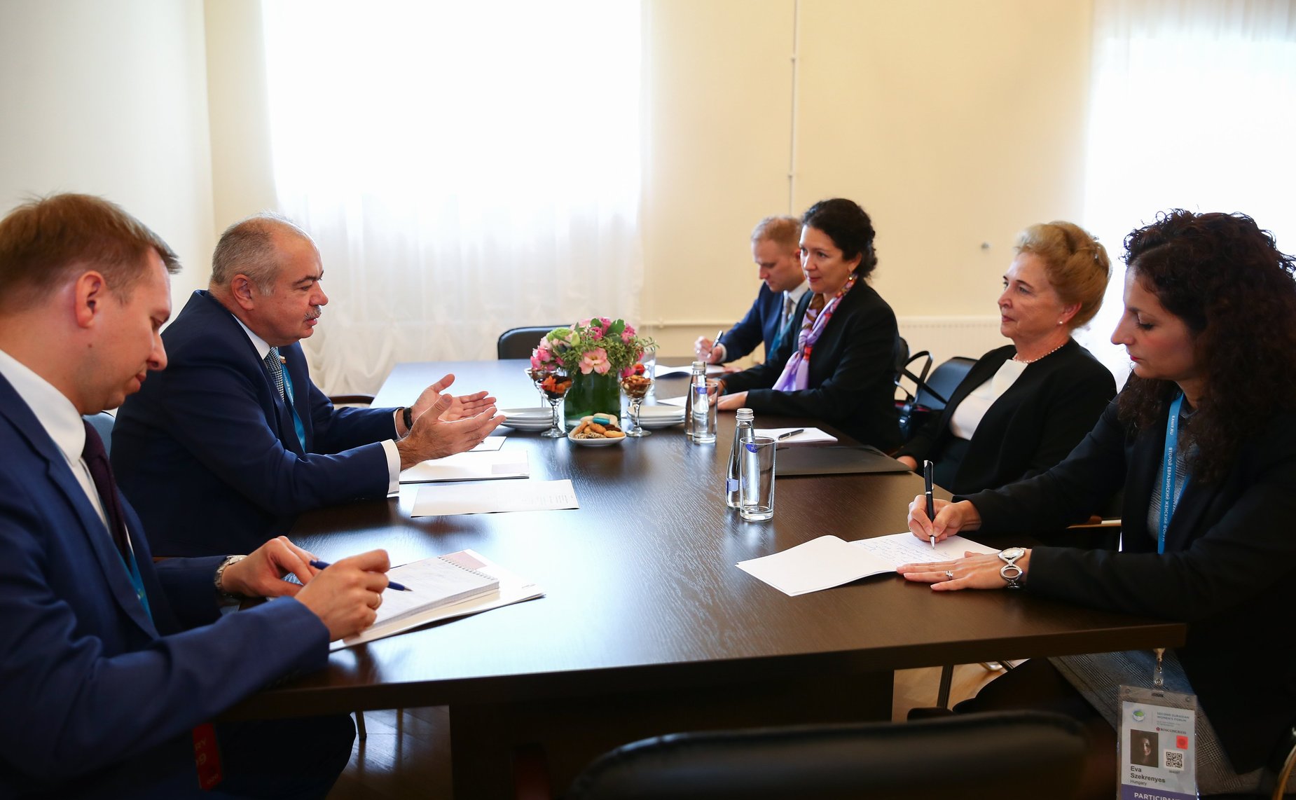 Встреча И. Умаханова с заместителем Председателя Госсобрания Венгрии Ма́ртой Ма́т раи