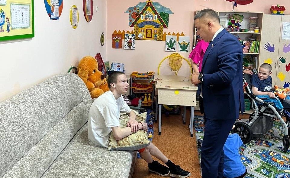 Айрат Гибатдинов встретился с семьями, оказавшимися в сложной жизненной ситуации и посетил школу-интернат для детей с особенностями в развитии