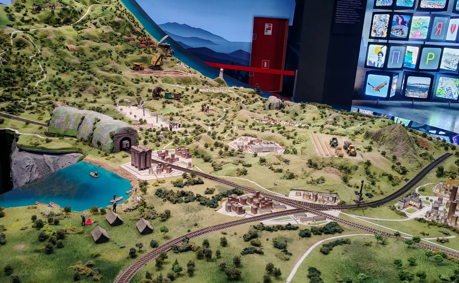 Людмила Талабаева в ходе рабочей поездки во Владивосток посетила Национальный центр «Россия»