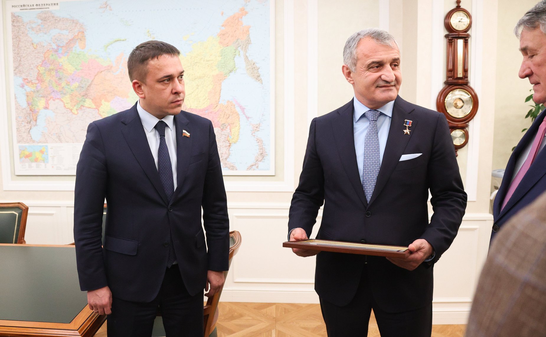 Встреча заместителя Председателя Совета Федерации Юрия Воробьева с ветераном СВО