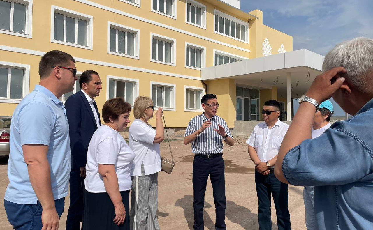 Комитет СФ по социальной политике провел в Республике Тыва выездное совещание с участием главы региона Владислава Ховалыга, представителей федеральных и региональных органов исполнительной власти