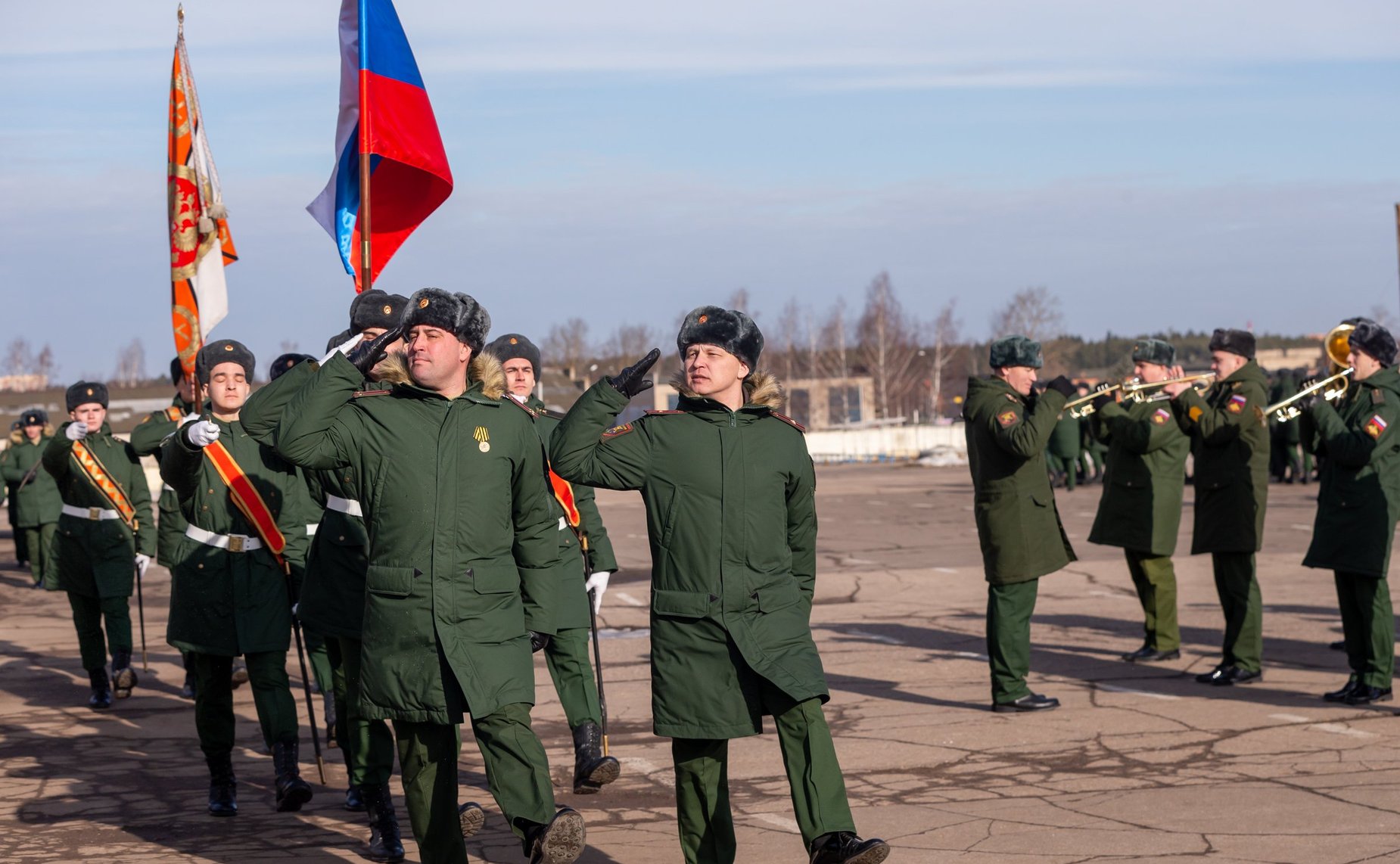 Встреча воинов гвардейского самоходного артиллерийского Симферопольского Краснознамённого орденов Суворова, Кутузова и Александра Невского полка с делегацией крымских шефов