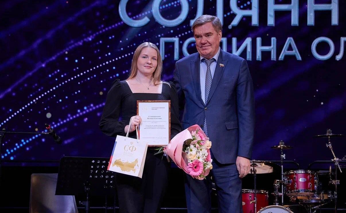 В честь Дня российской печати Александр Савин вручил благодарственные письма представителям СМИ