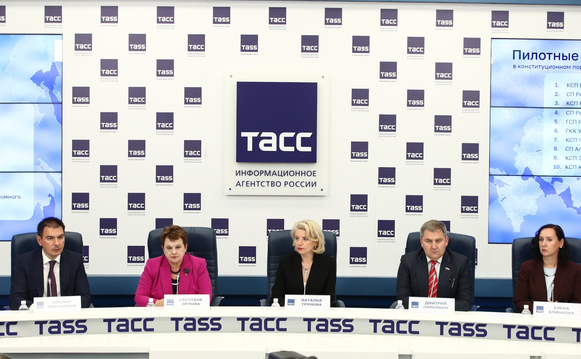 В пресс-центре ТАСС первый заместитель председателя Комитета СФ по бюджету и финансовым рынкам Сергей Рябухин принял участие в пресс-конференции, посвященной пилотному рейтингу деятельности контрольно-счетных палат субъектов РФ