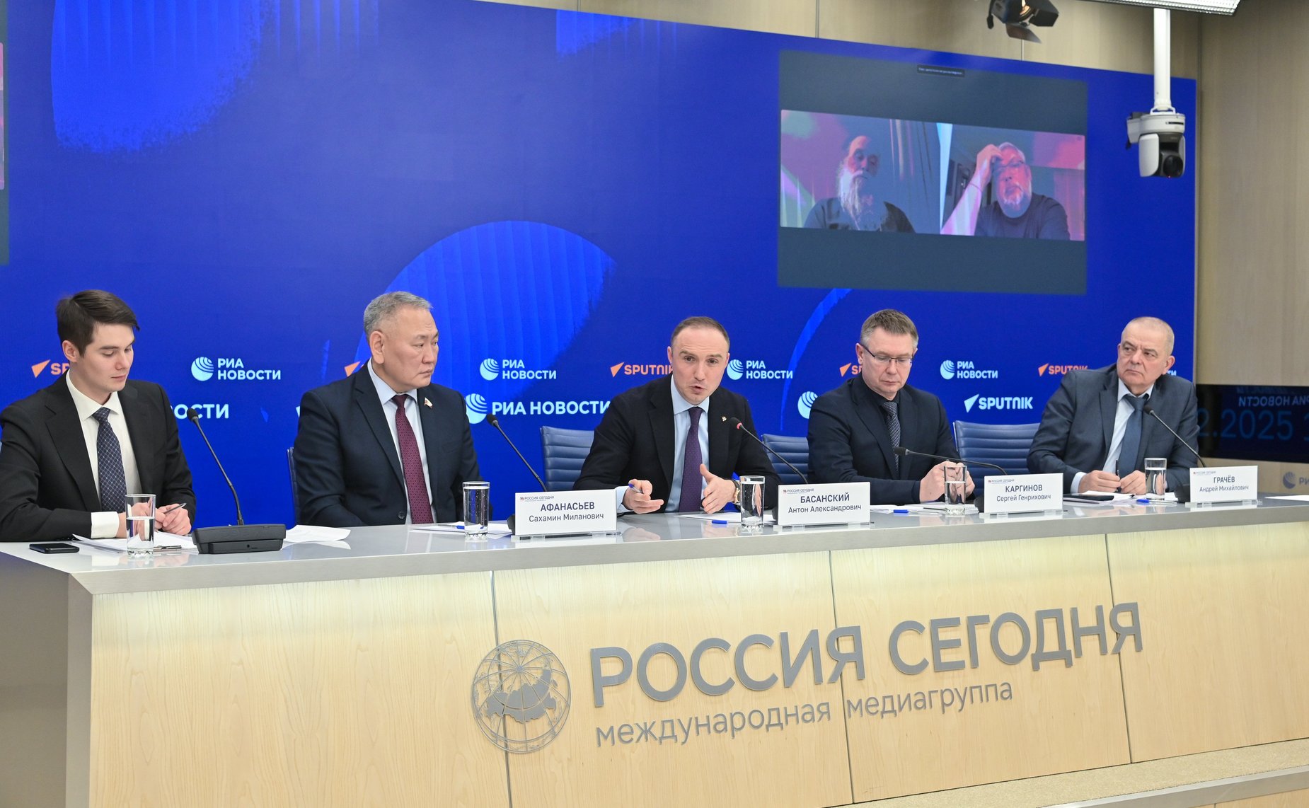 В пресс-центре медиагруппы «Россия сегодня» Сахамин Афанасьев принял участие в пресс-конференции, посвященной вопросам развития Арктики