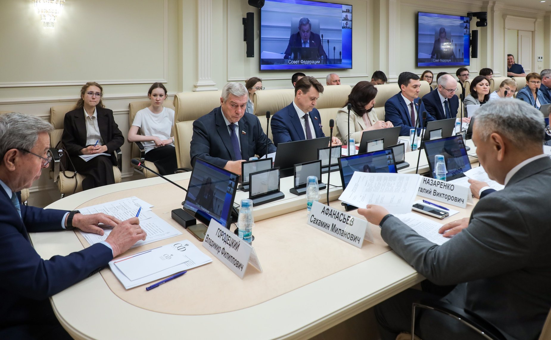 Круглый стол Комитета Совета Федерации по федеративному устройству, региональной политике, местному самоуправлению и делам Севера «Актуальные вопросы совершенствования муниципальной службы»