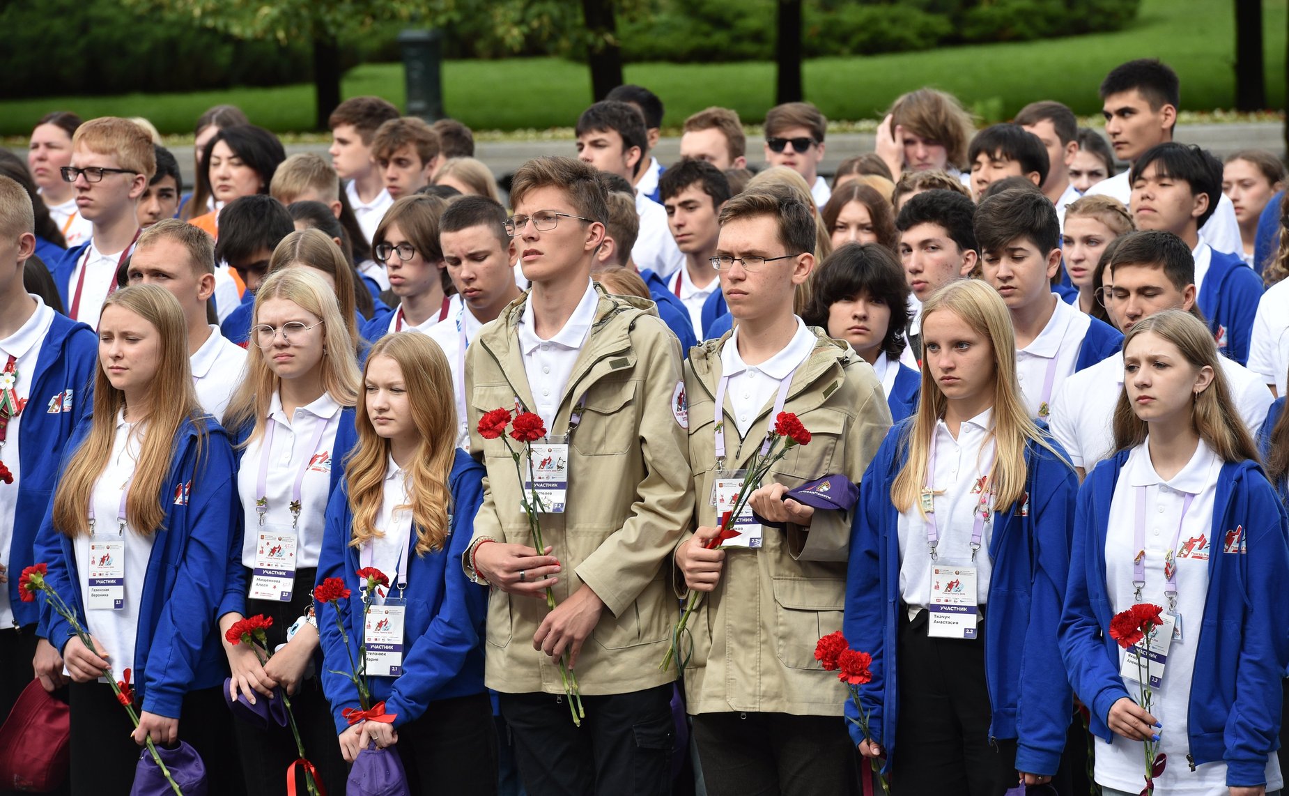 Участники «Поезда Памяти» возложили цветы к Могиле Неизвестного Солдата в Александровском саду и посетили Кремль