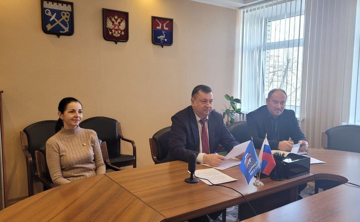 Сергей Перминов рассмотрел обращения жителей Приозерского района региона совместно с главой райадминистрации Александром Соклаковым, замглавы администрации по ЖКХ Иваном Плитусом