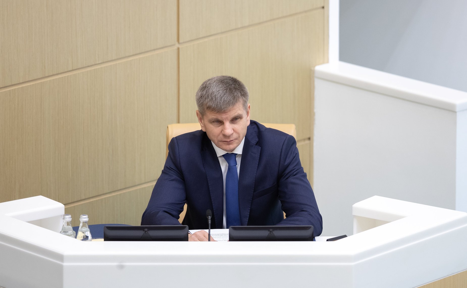 Геннадий Голов