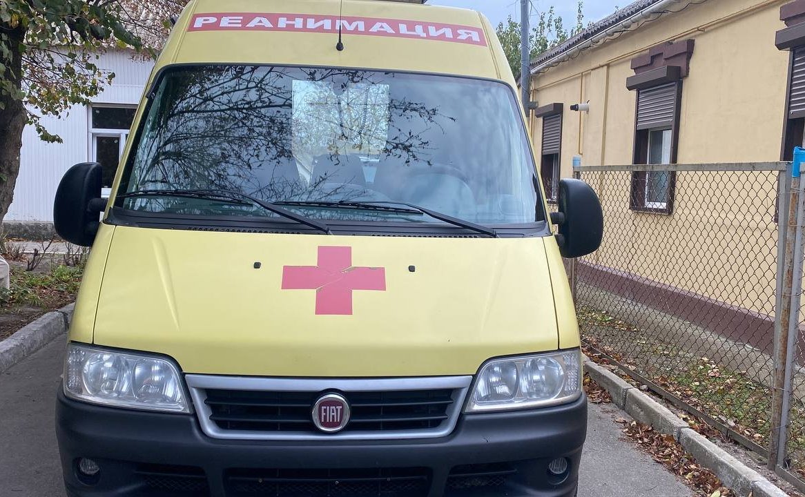 Игорь Кастюкевич встретил автомобиль скорой помощи, который передали жители и организации Архангельска для работы гуманитарной миссии в Херсонской области