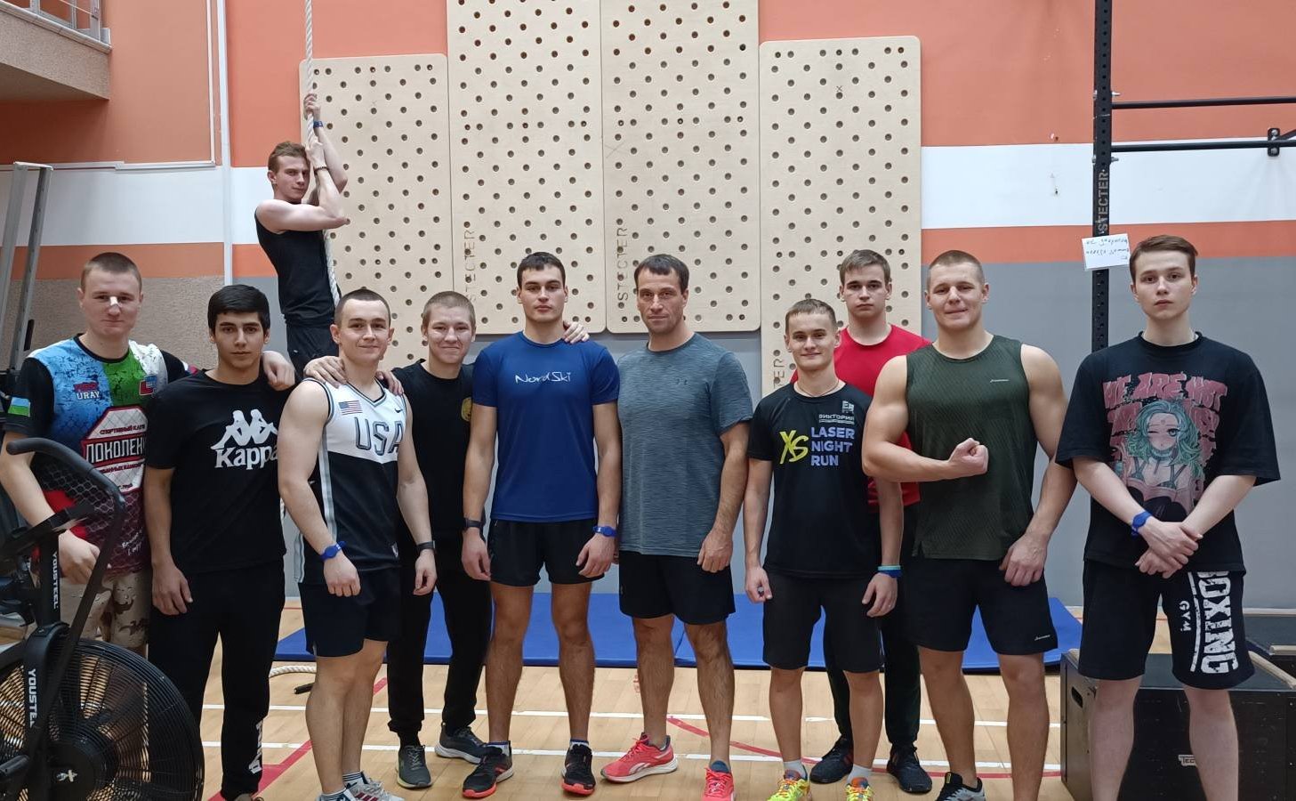 Эдуард Исаков провел тренировку студентам Югорского государственного университета (ЮГУ)