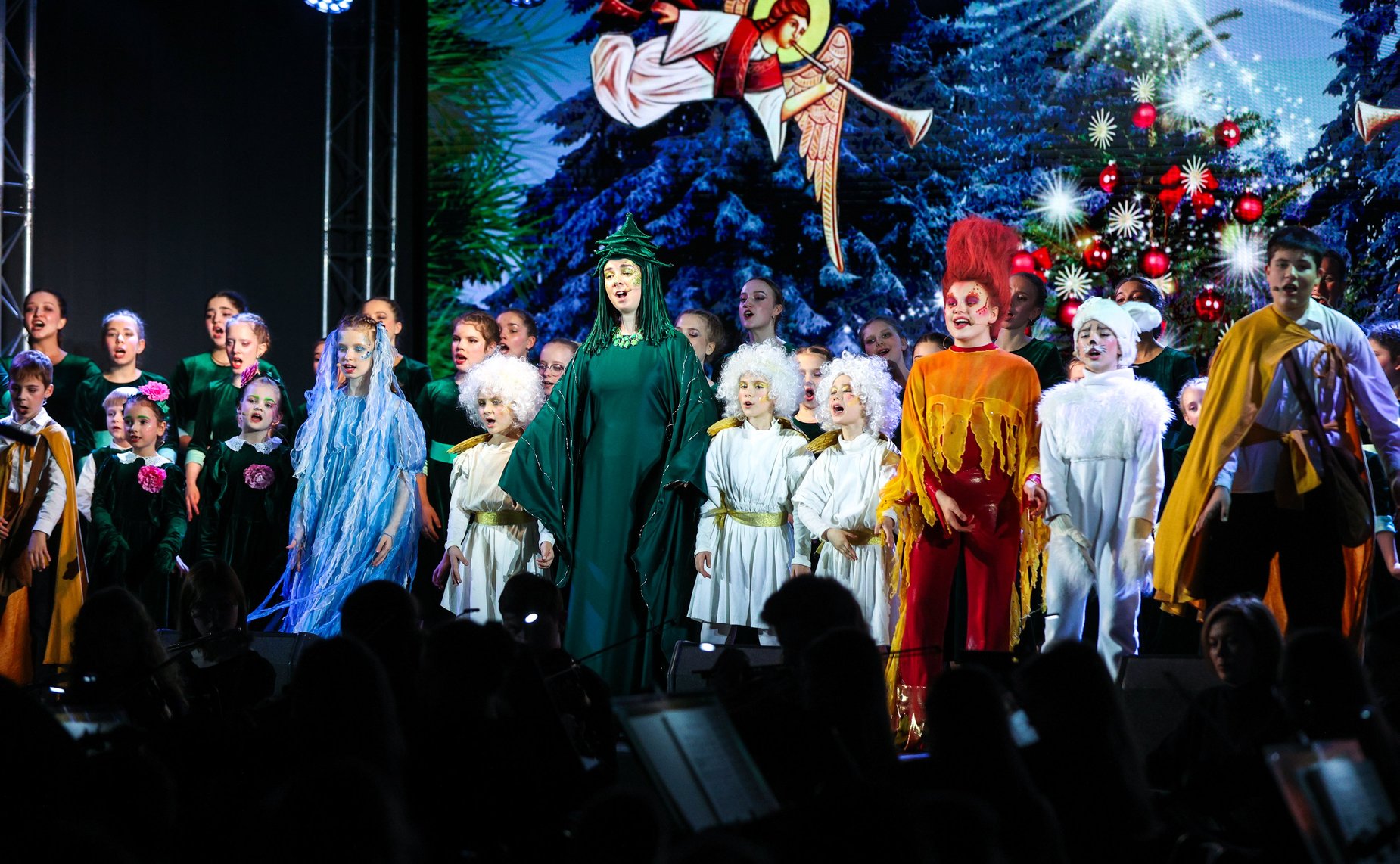 По инициативе Валентины Матвиенко в Таврическом дворце Санкт-Петербурга организована Рождественская елка для детей участников СВО