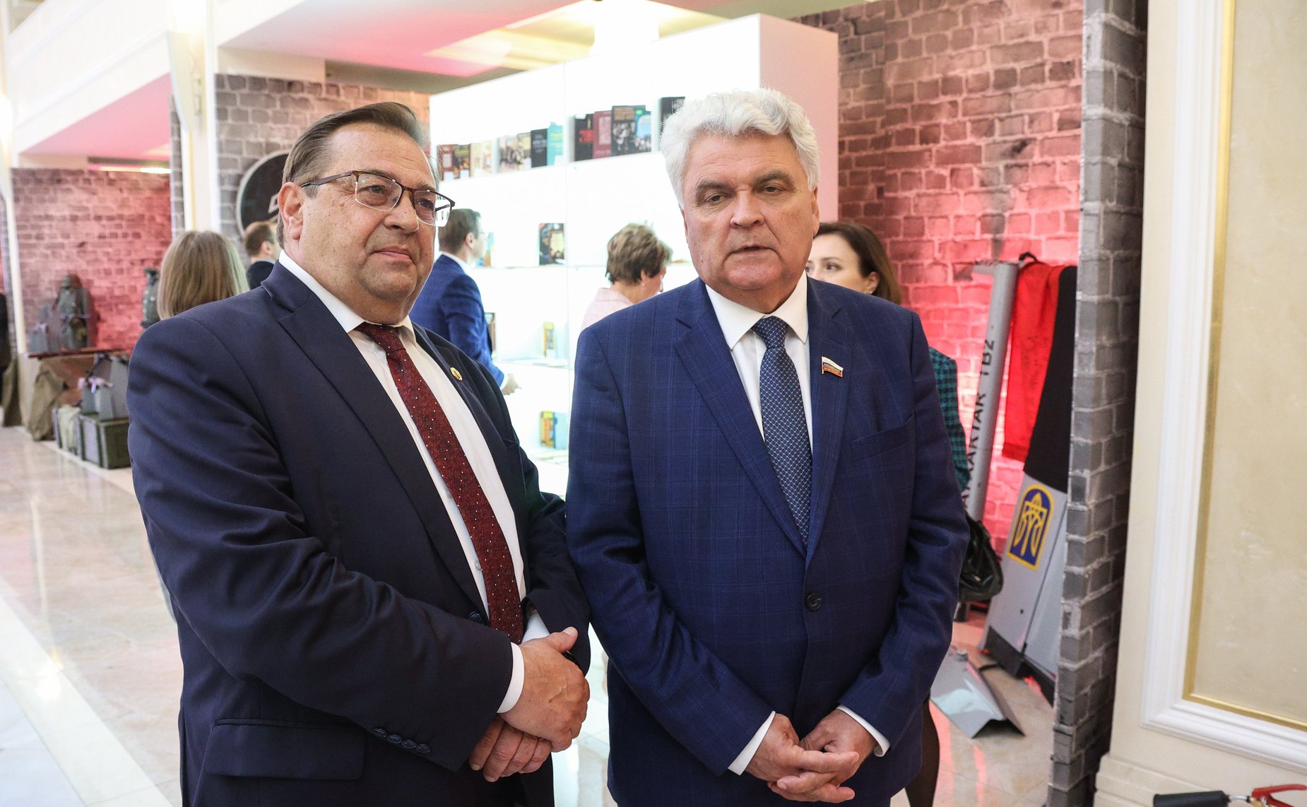 Юрий Воробьев и Дмитрий Василенко открыли в Совете Федерации выставку «Невыученные уроки истории. Связь времен. Пропаганда ненависти»