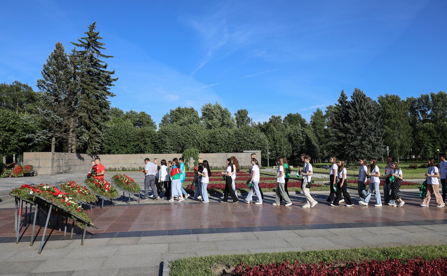 Участники культурно-образовательного проекта «Поезд Памяти» посещают город Санкт-Петербург